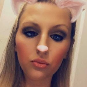 Meet your Posher, Carrie